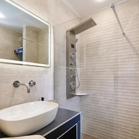 Sapphire Kythnos Mérichas